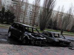 Четыре автомобиля спалили ночью в Волжском