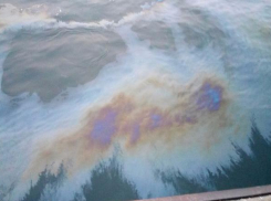 Волгоградцы обнаружили на Волге пятно нефтепродуктов