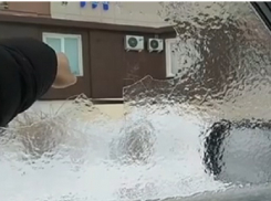 Волгоградец показал на видео природную ледяную тонировку