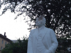 Вандалы «пробили» голову вождю Ленину в Волгограде