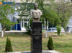 Разоружили и не дали покончить с жизнью: в Волгограде полицейский заперся в оружейной комнате и объявил голодовку