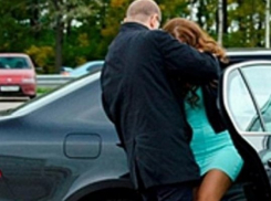 Думаем, ее в машину затолкали, - волгоградцы о страшных криках женщины