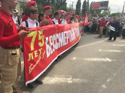 «Бессмертный полк» поднялся на вершину Мамаева кургана