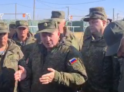 «Люди в стрессе и не всё понимают»: губернатор Бочаров отправился на полигон к мобилизованным