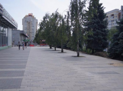 В центре Волгограда продолжают благоустраивать улицу Невскую