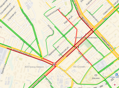 Заснеженный Волгоград встал в многокилометровые пробки