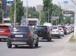 «Мы точно часть Великого шелкового пути?»: волгоградские дороги признали одними из худших в России 