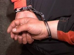 В Волжском вор-рецидивист избил и ограбил 20-летнюю студентку 