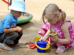 На юге Волгограда 4-летняя девочка сбежала из садика