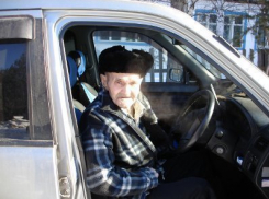 В Волгограде в ДТП иномарки и грузовика едва не погиб 70-летний пенсионер