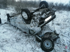 Четыре человека пострадали в ДТП под Волгоградом в вылетевшей в кювет «четырнадцатой»