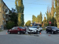 Сдававшая задом иномарка отправила в больницу двоих волжан