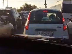 Юг Волгограда встал в глухой пробке
