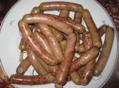 Жителей Волгограда накормили поддельными сосисками 