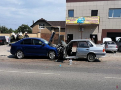Подробности о пострадавшей в ДТП семье, ехавшей на море через Волгоград