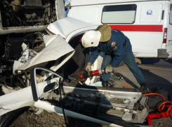 Под Волгоградом из-за тройного ДТП 27-летняя женщина может потерять ребенка