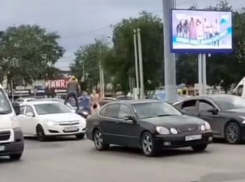 В Волгограде задержали водителя «Лексуса» — зачинщика эпичной драки на капоте 