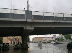 В Волгограде разрушается путепровод на Комсомольской