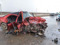 Под Волгоградом в ДТП Mazda с КАМАЗом погиб мужчина