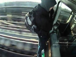 36-летний житель Волгограда в двадцатиградусный мороз прокатился на подножке электрички