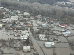 Дополнительные силы МЧС стягиваются в затопленном Фроловском районе
