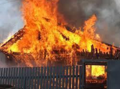 В Волжском при пожаре в бане едва не погиб 54-летний мужчина