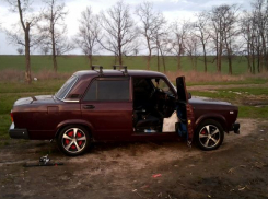 Волгоградцы украли автомагнитолу и подарили ее другу на День рождения