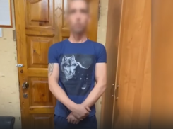 «Заехал на бордюр, пробил колесо»: волгоградец угнал зеленую «десятку»