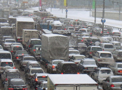 Двухкилометровая пробка образовалась на севере Волгограда 