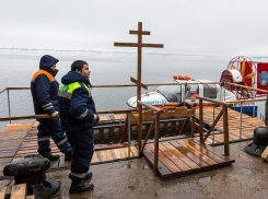 Власти объяснили, где в Волгограде и области безопасно купаться на Крещение