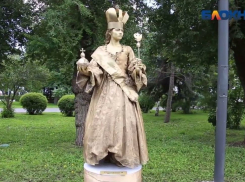 Екатерина Великая и Петр I отметили День России с волгоградцами