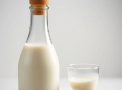 О произведенном в кустарных условиях опасном молоке сообщили волгоградцам