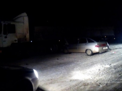 Под Волгоградом 28-летний водитель на «Ладе» влетел в стоящий тягач