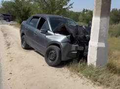 ДТП со столбом унесло жизни двоих с разницей в 10 минут под Волгоградом