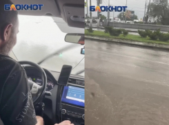 Машины плывут, Волги не видно: ливень за пару минут затопил Волгоград