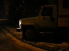 Жители поселка Аэропорт по видео ищут водителя аварийки, протаранившего трубу отопления 