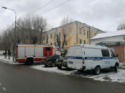 В Волгограде эвакуировали кооперативный институт и школу