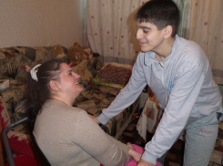 13-летний волгоградец и его мама-инвалид борются с чиновниками за свою жизнь