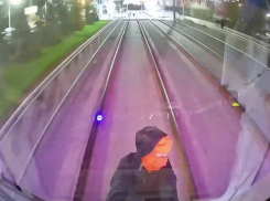 Subway Surf в реальности едва не стоил жизни зумеру из Волгограда: видео