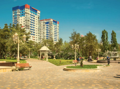 Газонокосильщик в «Парке дружбы Волгоград-Баку» хранил наркотики в вагончике