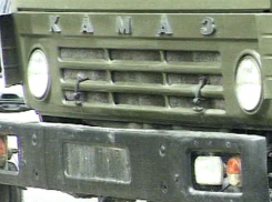 Под Волгоградом КамАЗ с прицепом сбил стоящую на обочине женщину