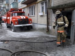 В Волжском из-за пожара в пятиэтажке эвакуировано 15 человек