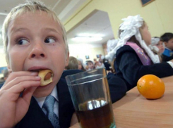 Бесплатное двухразовое питание получат еще 900 школьников Волгограда