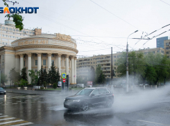 На Волгоград надвигается стена дождя