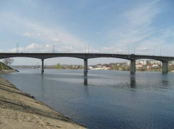 Двое подростков прыгнули с моста в Камышине