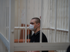 Прокурор отказался от двух обвинений убийце-расисту 17-летнего студента в Волгограде