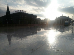 Каток за 46 миллионов растаял в центре Волгограда