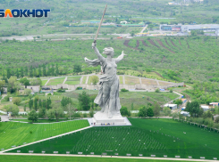 Генеральная тренировка боевых самолетов и вертолетов в Волгограде ко Дню Победы в объективе фотографа