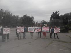 В Волгограде жильцы сносимых по суду трехэтажек вышли на митинг