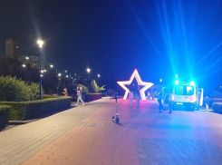 Пьяный на электросамокате сбил ребенка на набережной в Волгограда – видео